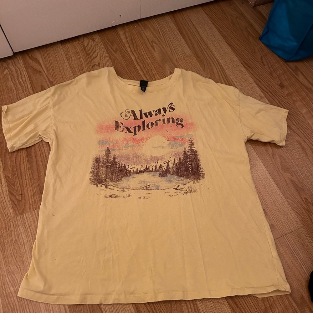 Graphic t shirt size medium